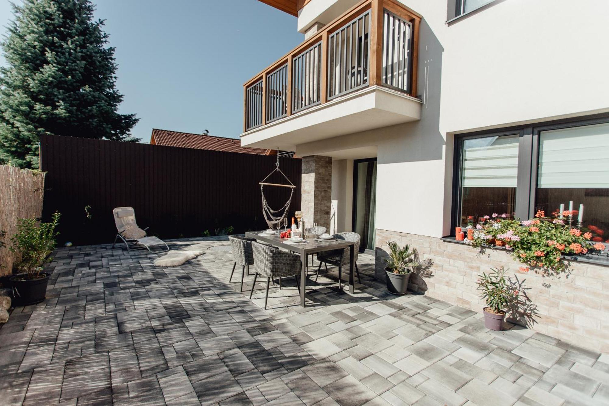 Miracle Seasons Aparthotel Lipótszentmiklós Kültér fotó