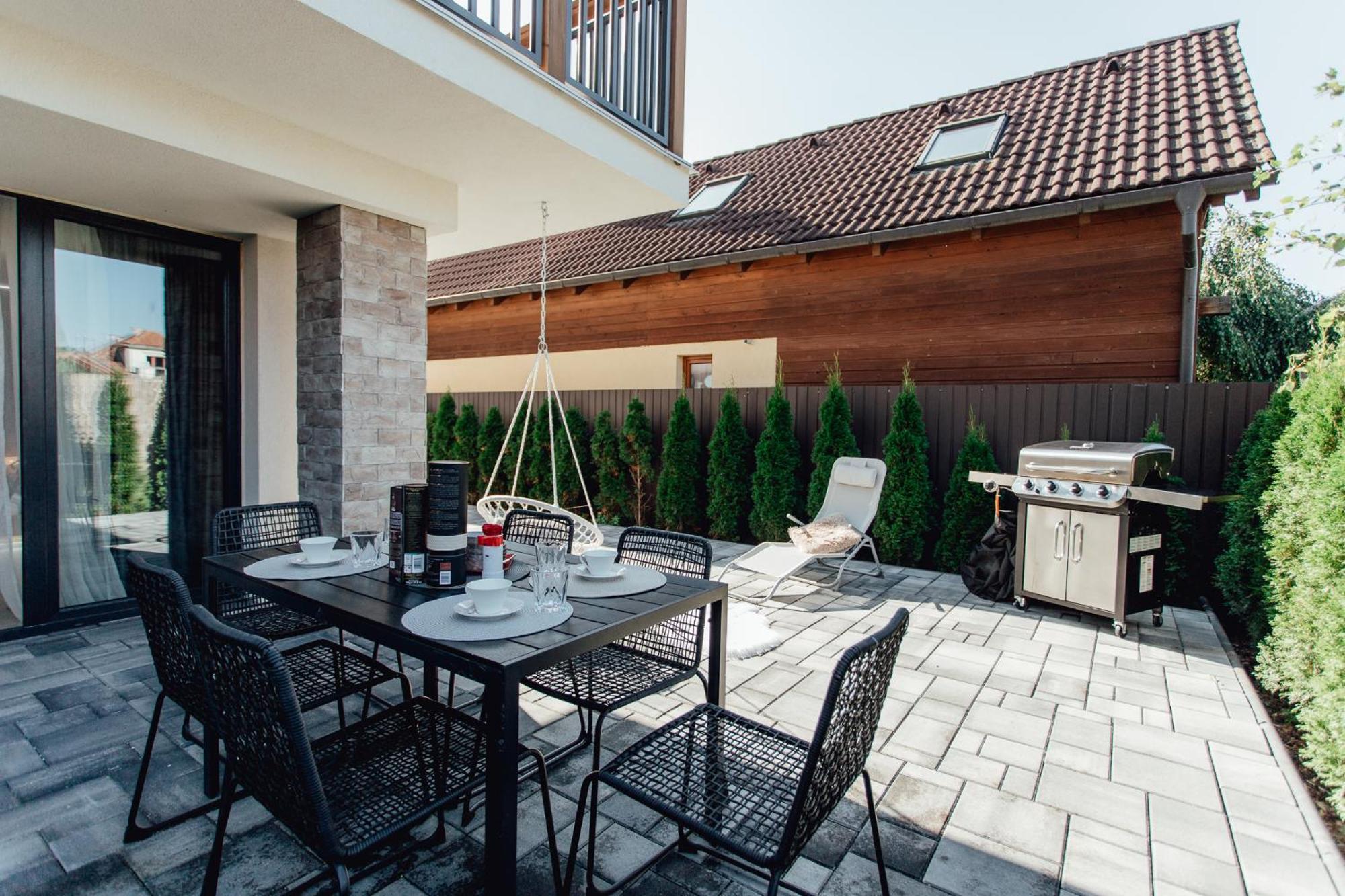 Miracle Seasons Aparthotel Lipótszentmiklós Kültér fotó