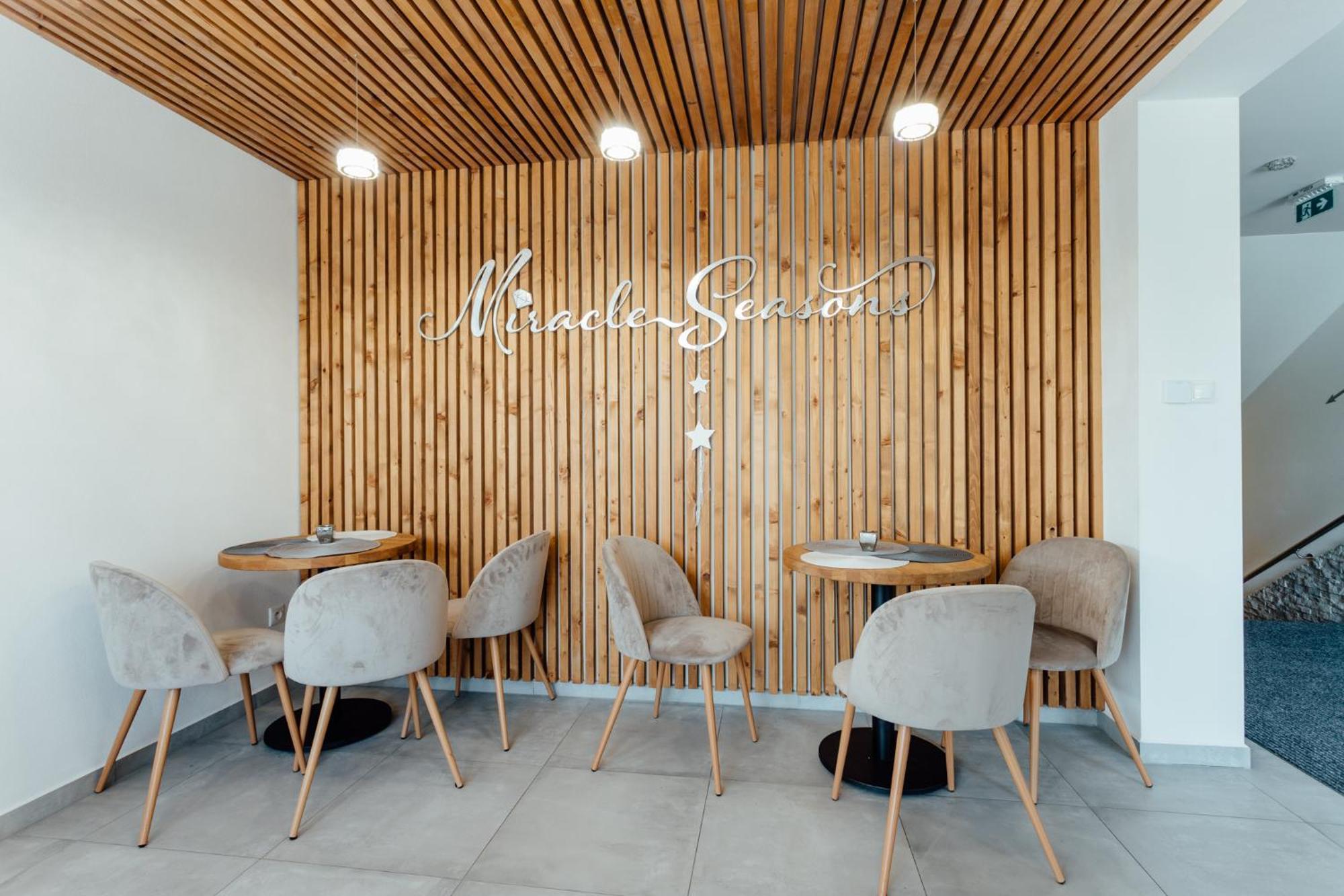 Miracle Seasons Aparthotel Lipótszentmiklós Kültér fotó