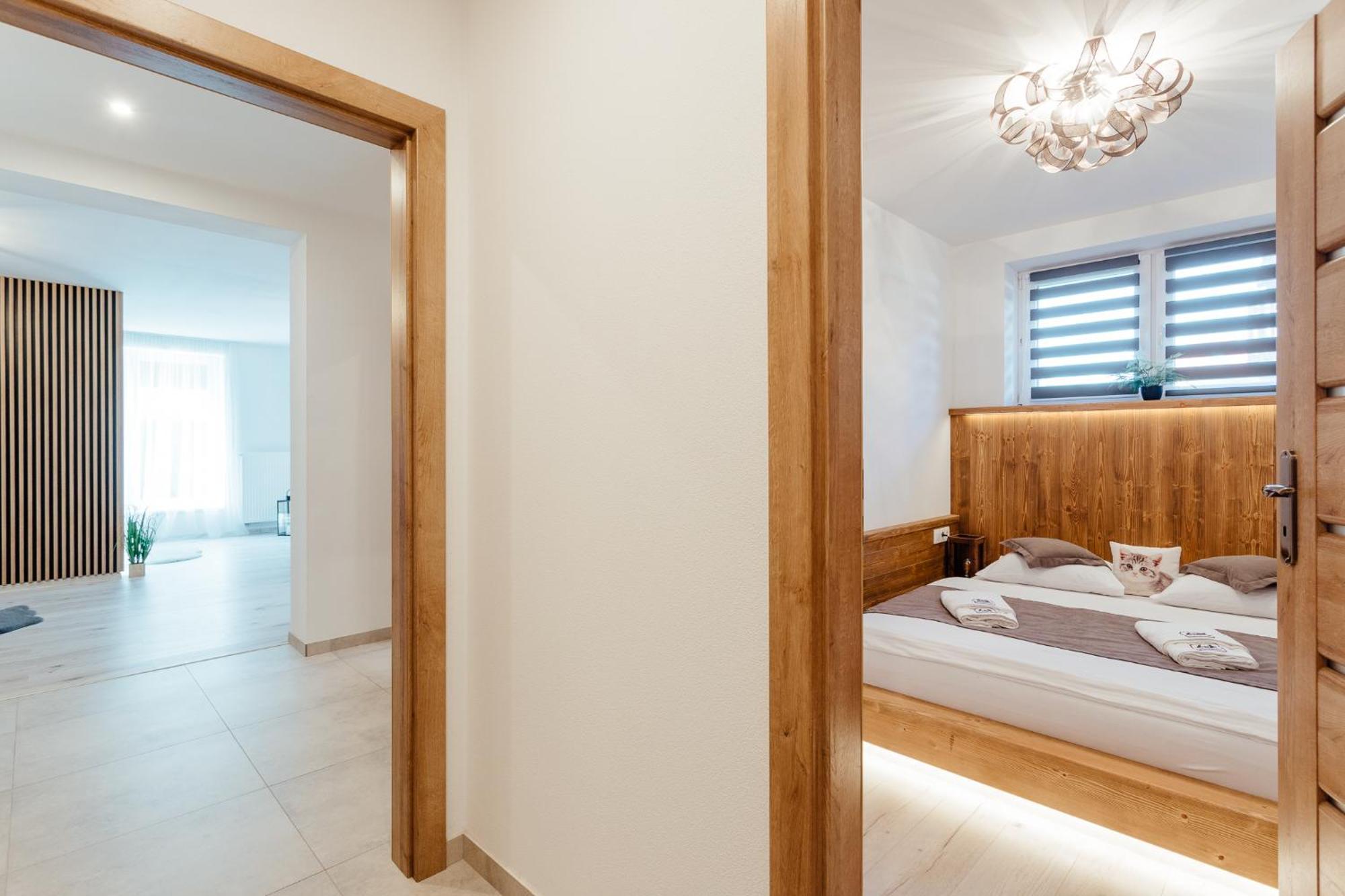 Miracle Seasons Aparthotel Lipótszentmiklós Kültér fotó