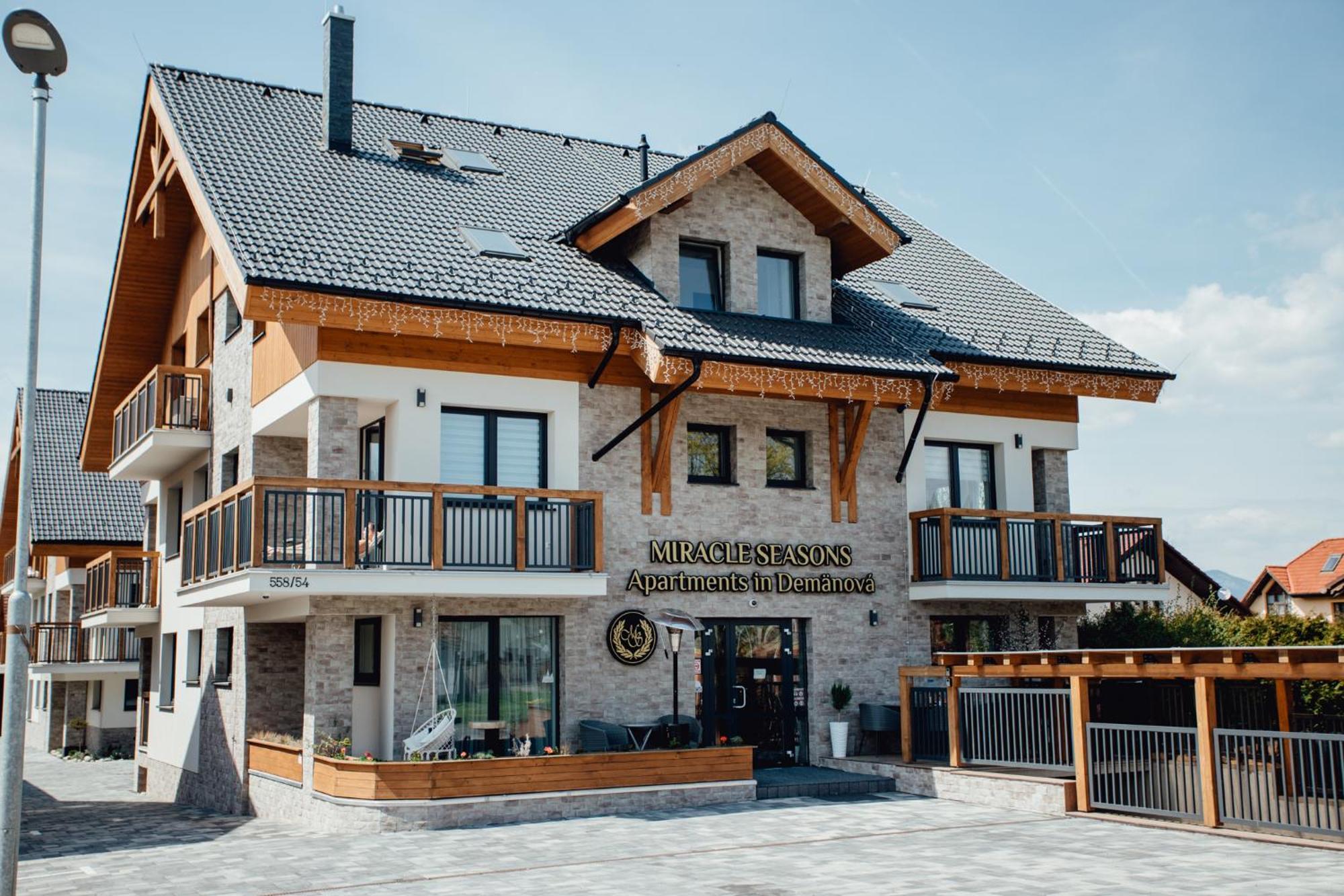 Miracle Seasons Aparthotel Lipótszentmiklós Kültér fotó