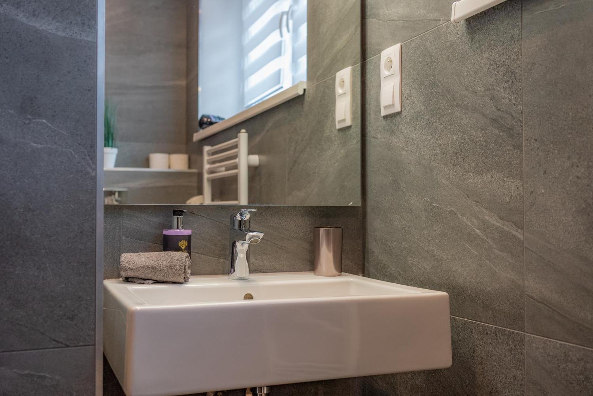 Miracle Seasons Aparthotel Lipótszentmiklós Kültér fotó