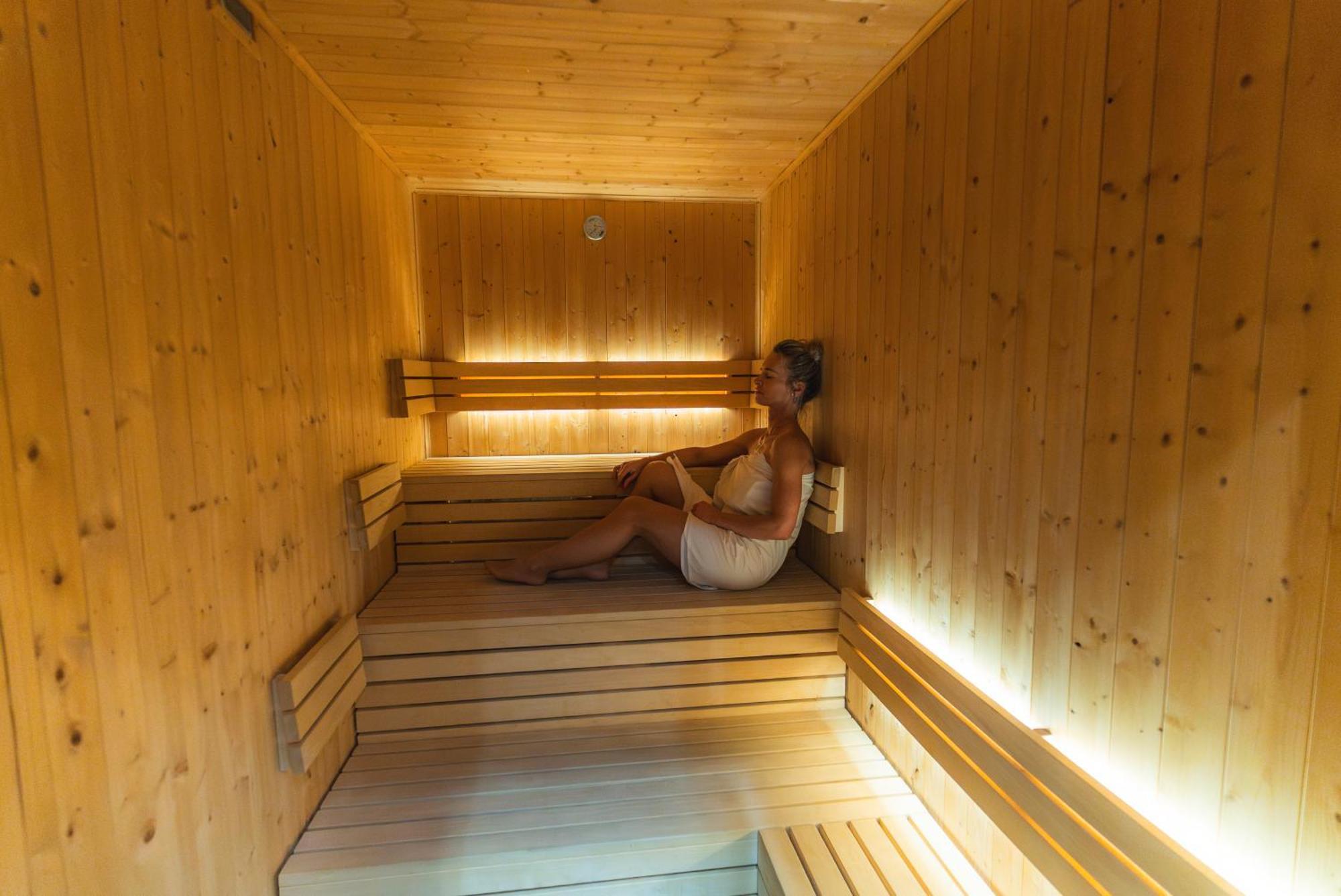 Miracle Seasons Aparthotel Lipótszentmiklós Kültér fotó