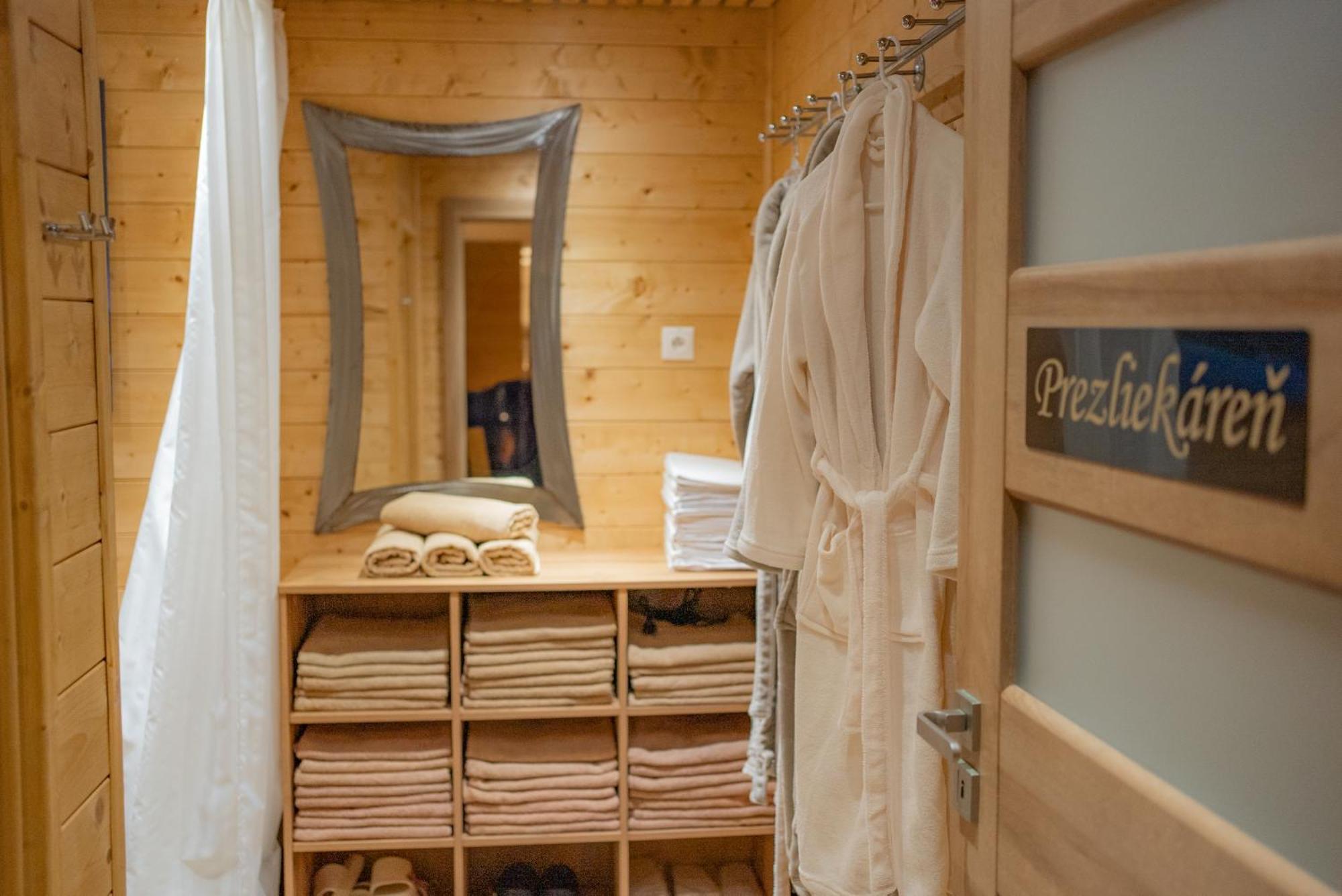 Miracle Seasons Aparthotel Lipótszentmiklós Kültér fotó