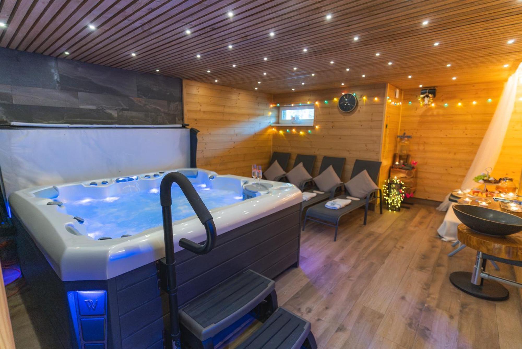 Miracle Seasons Aparthotel Lipótszentmiklós Kültér fotó