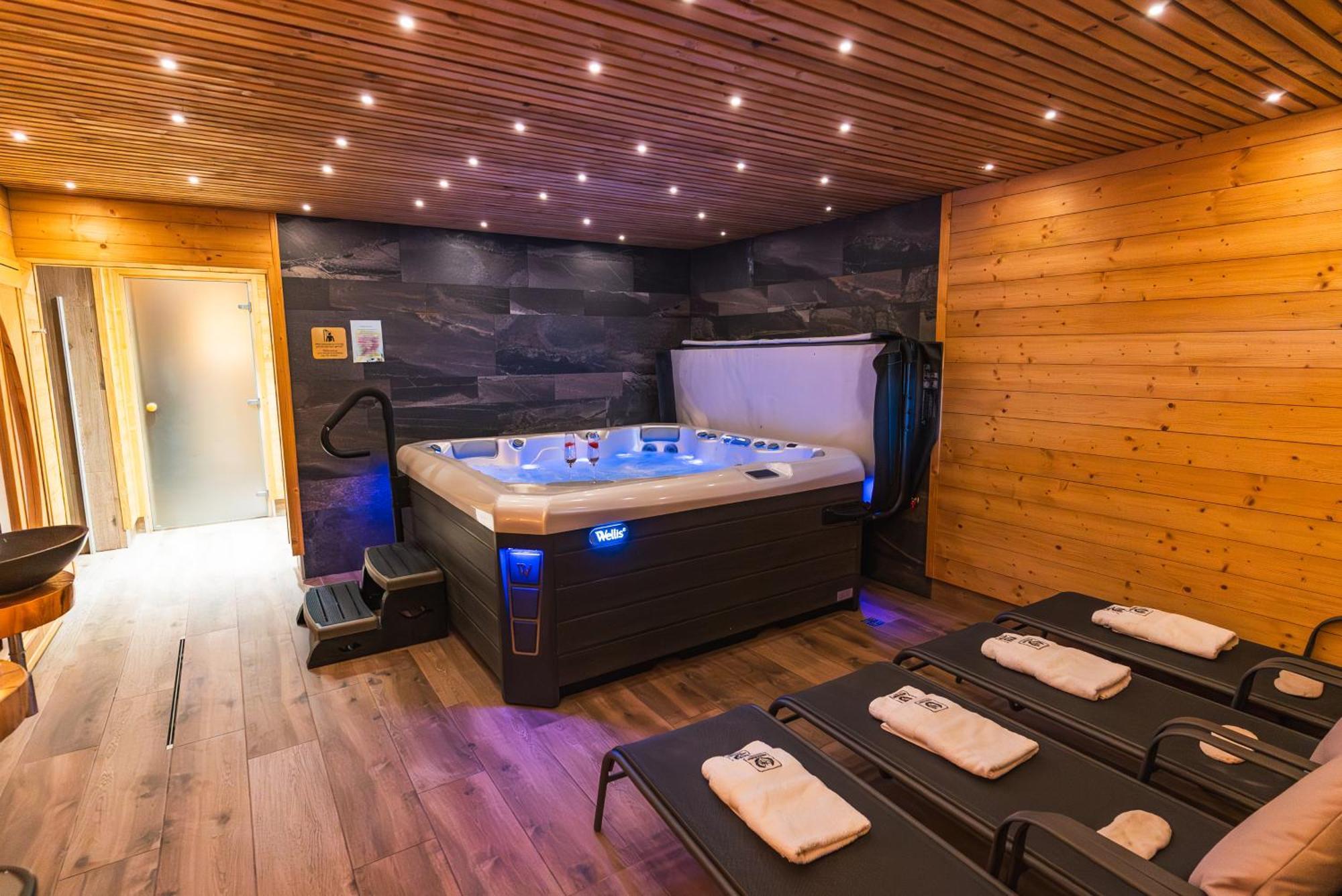 Miracle Seasons Aparthotel Lipótszentmiklós Kültér fotó