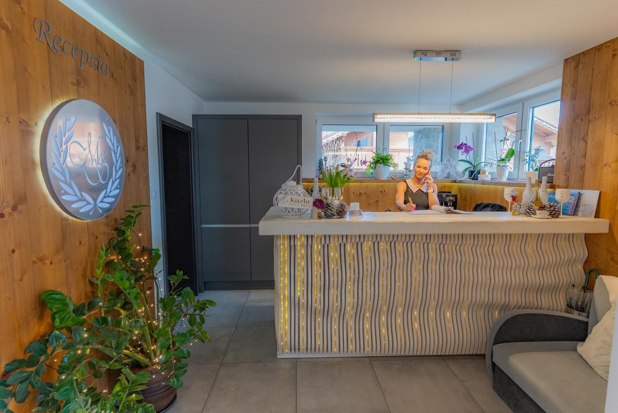 Miracle Seasons Aparthotel Lipótszentmiklós Kültér fotó